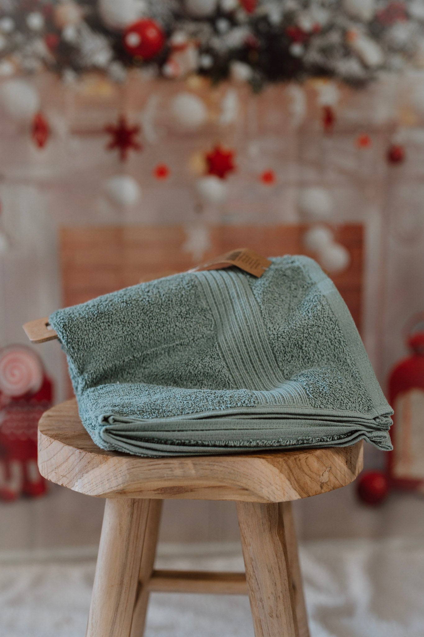 Serviette 50x100 brodée personnalisable / Vert Sauge