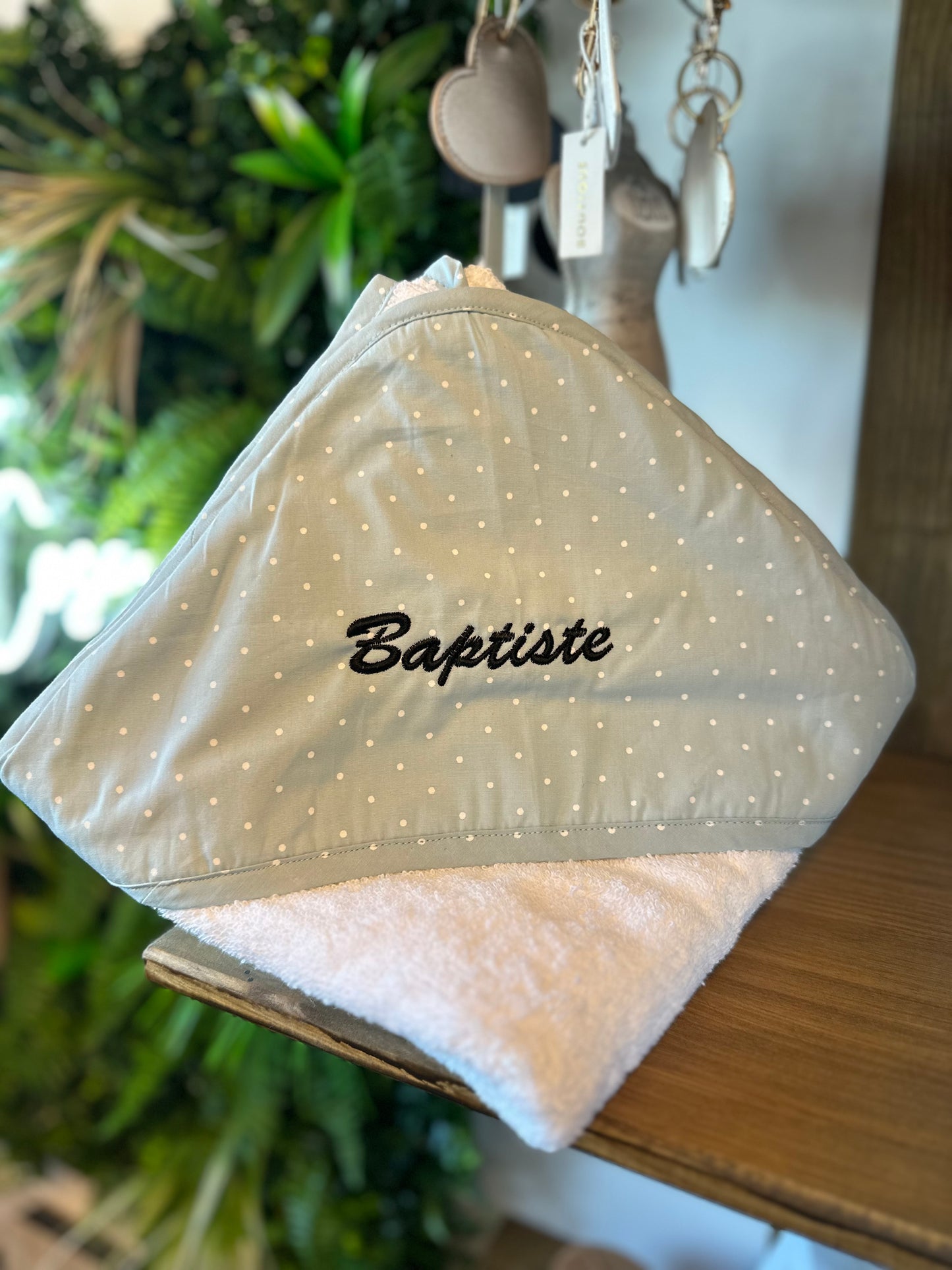 Cape de bain bio pour bébé personnalisable (broderie) / Bleu à pois blancs