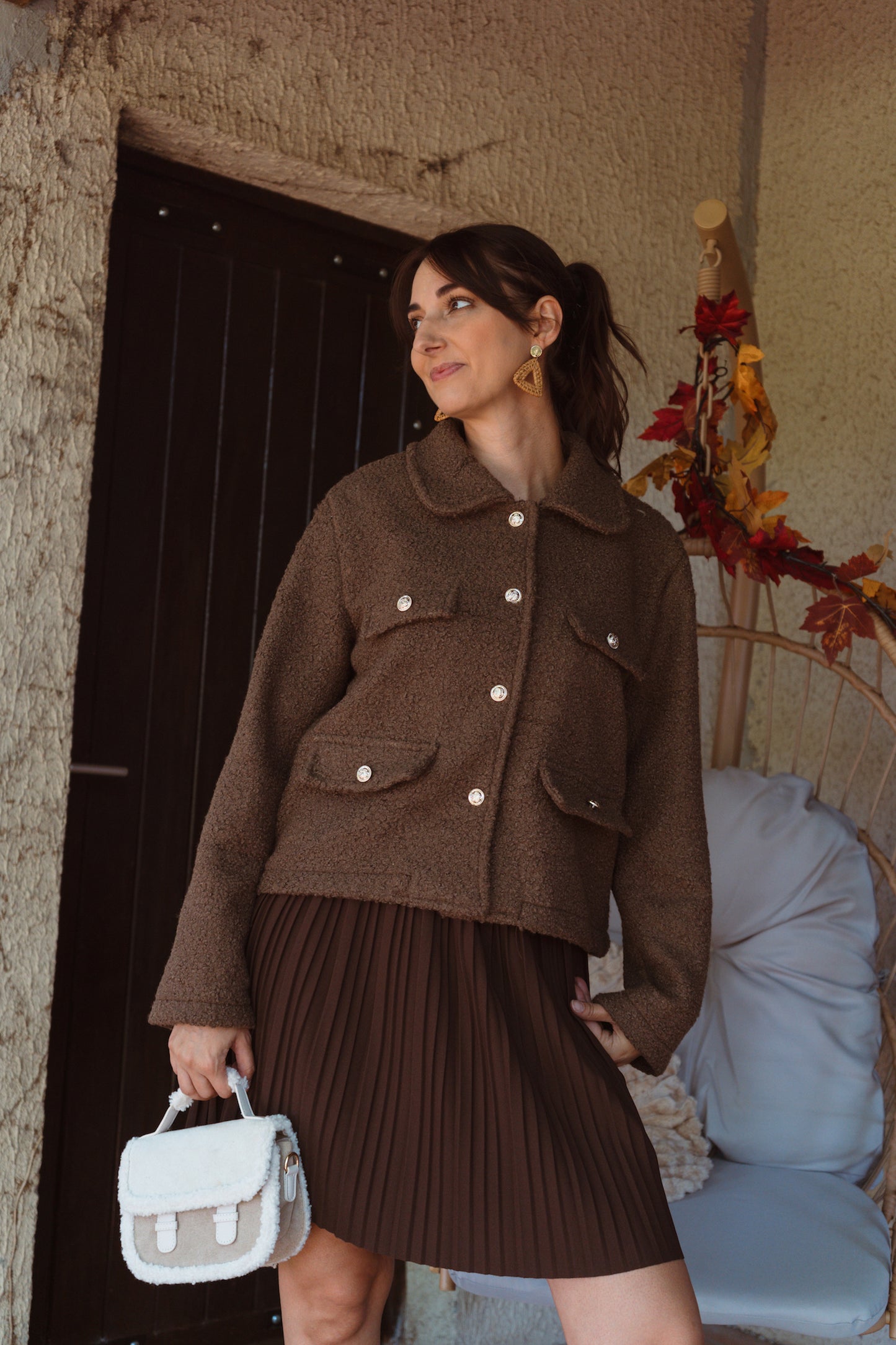 Veste bouclés courte à boutons dorés - Brun Foncé