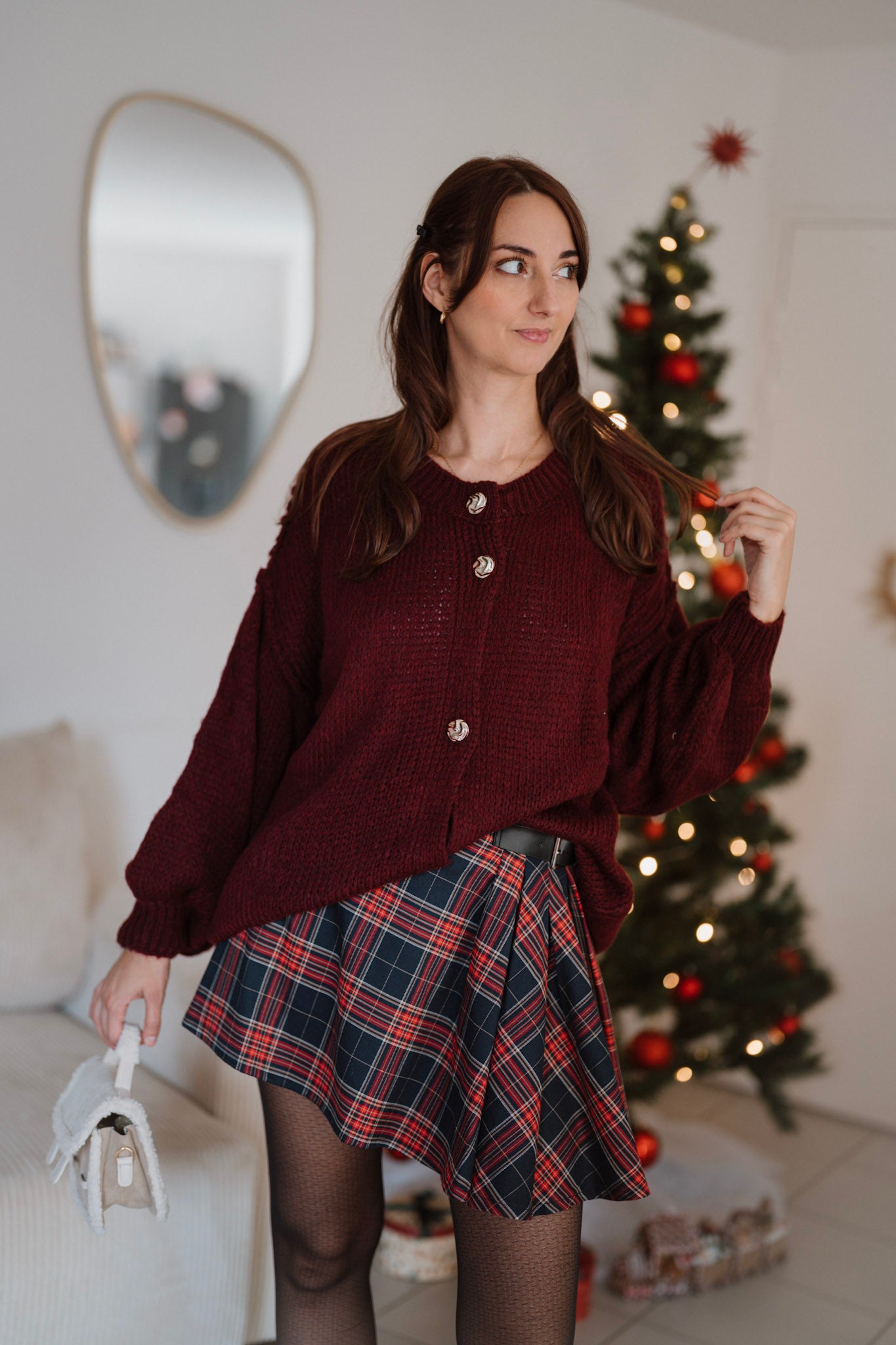 Cardigan oversize en maille avec boutons bijoux / Bordeaux