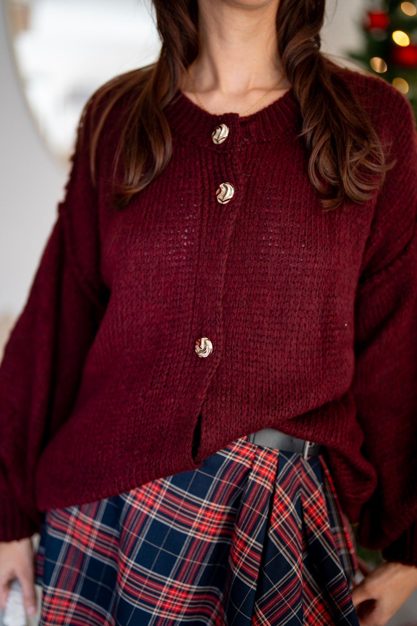 Cardigan oversize en maille avec boutons bijoux / Bordeaux