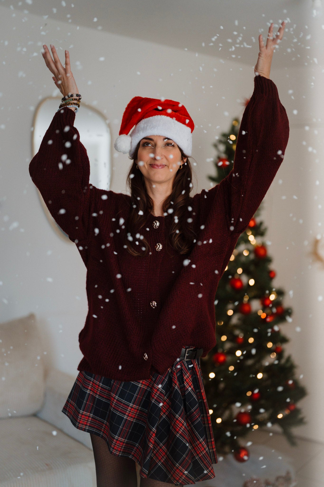 Cardigan oversize en maille avec boutons bijoux / Bordeaux