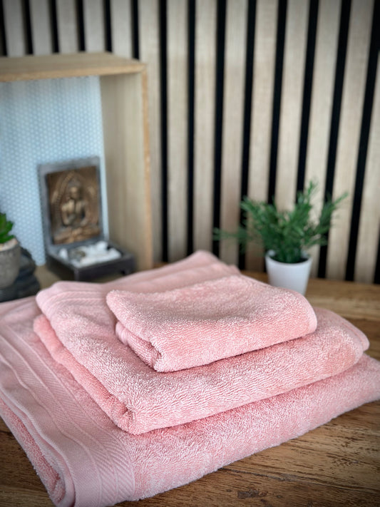 Drap de douche 70x140 brodée personnalisable / Saumon