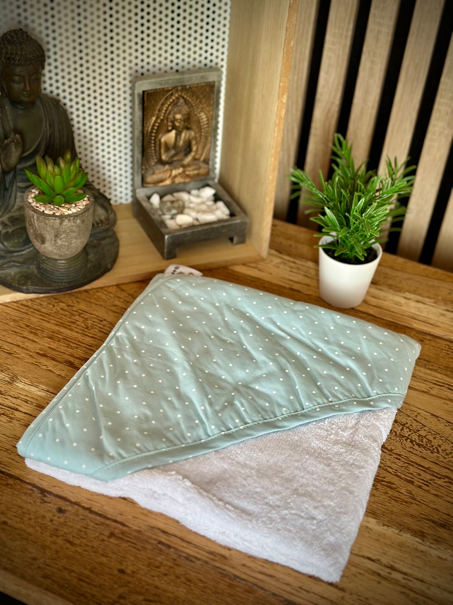 Cape de bain bio pour bébé personnalisable (broderie) / Bleu à pois blancs